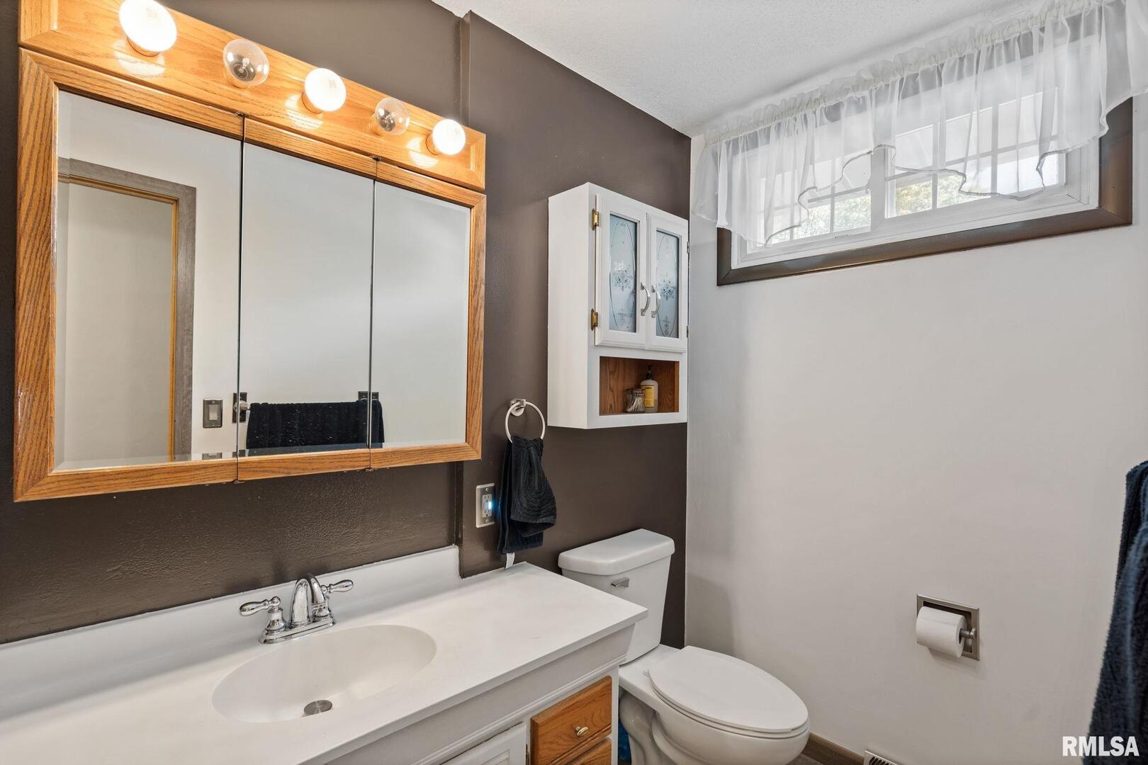405 Westerfield Road Davenport, IA 52806 - Photo 13 of 33 Gallery Image 13