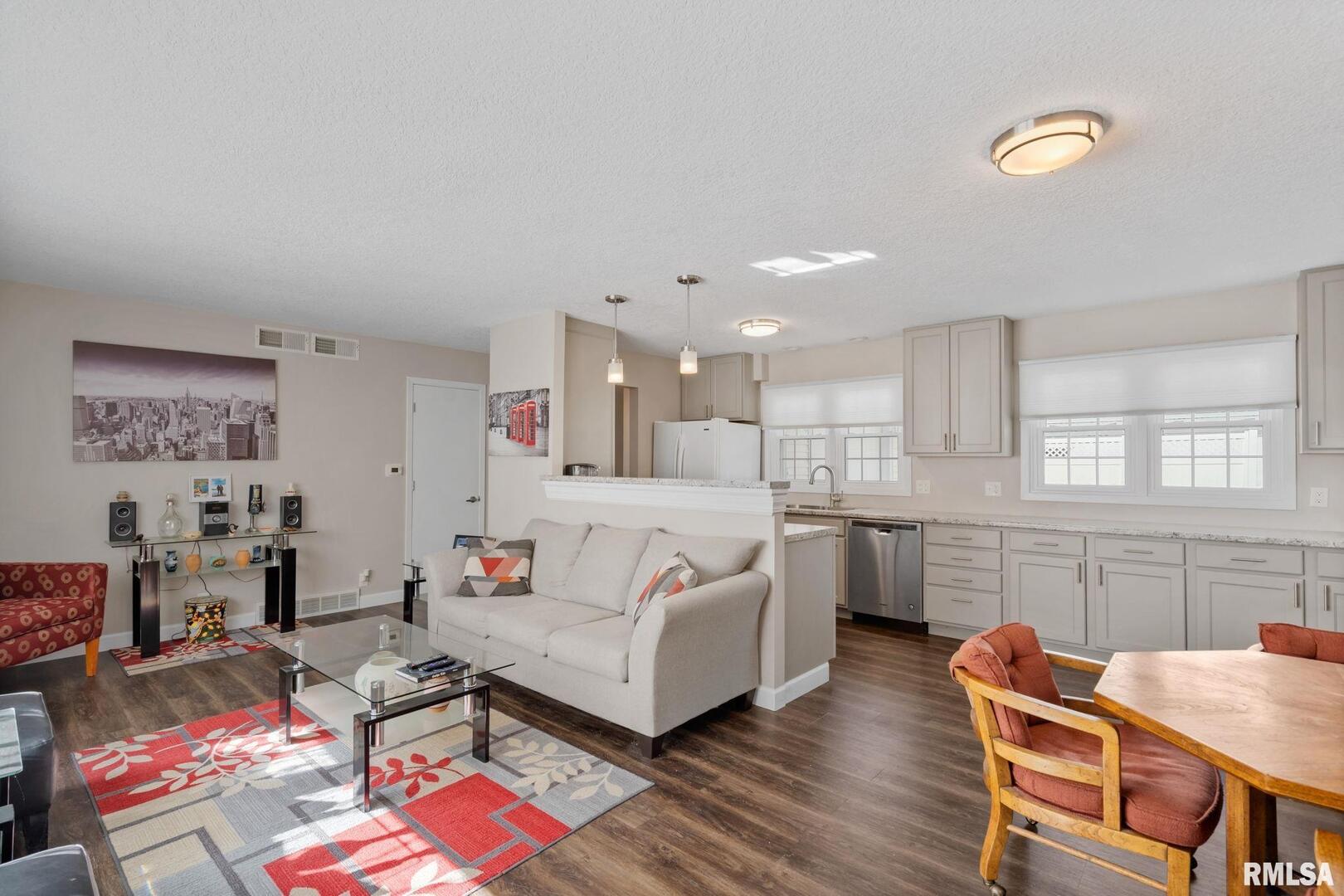 405 Westerfield Road Davenport, IA 52806 - Photo 5 of 33 Gallery Image 5
