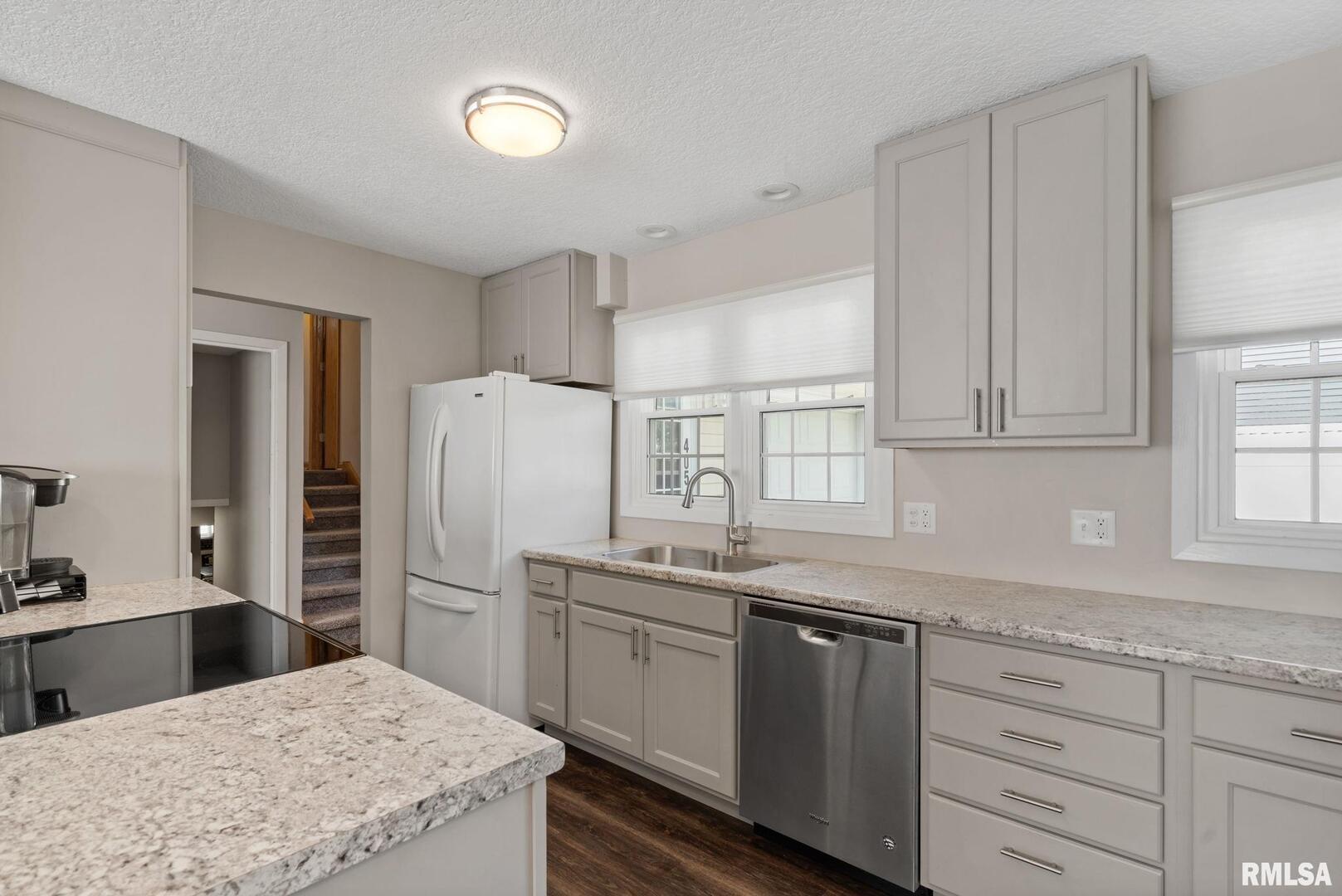 405 Westerfield Road Davenport, IA 52806 - Photo 7 of 33 Gallery Image 7