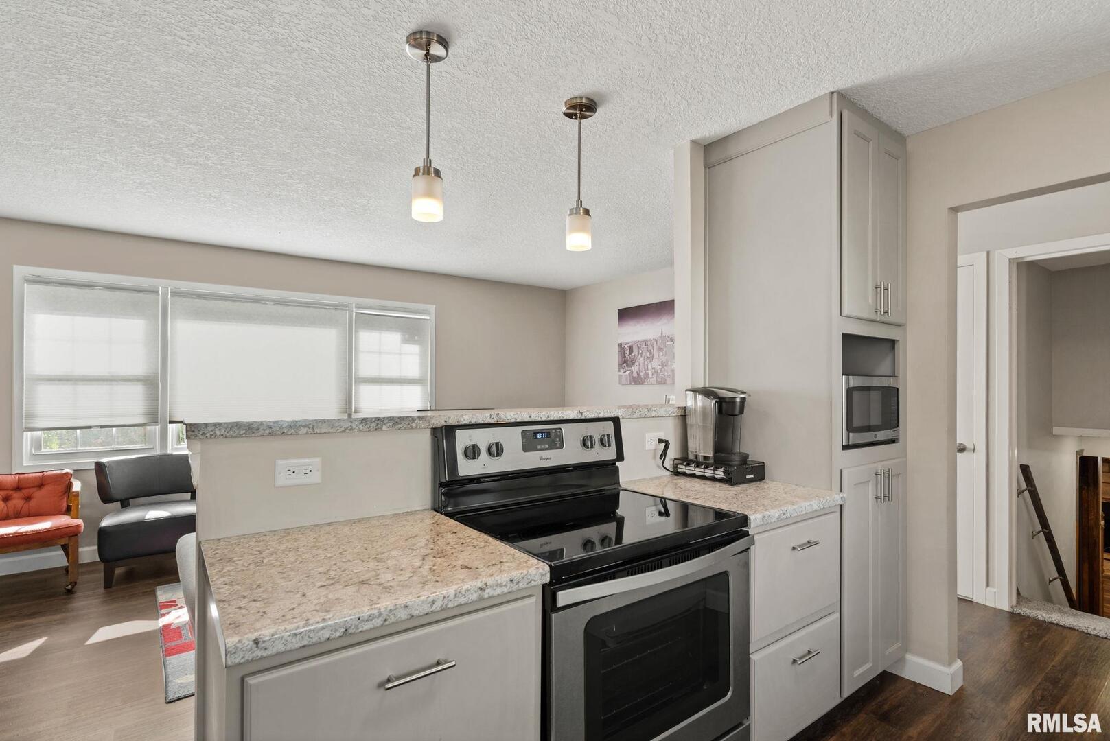 405 Westerfield Road Davenport, IA 52806 - Photo 8 of 33 Gallery Image 8
