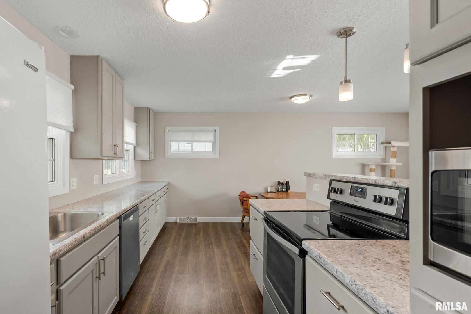 405 Westerfield Road Davenport, IA 52806 - Photo 10 of 33 Gallery Image 10
