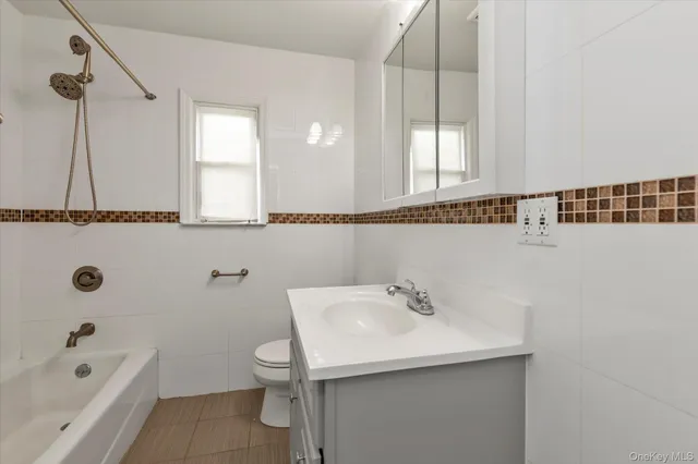 $700,000 | 5 White Street, Valley Stream, NY 11580