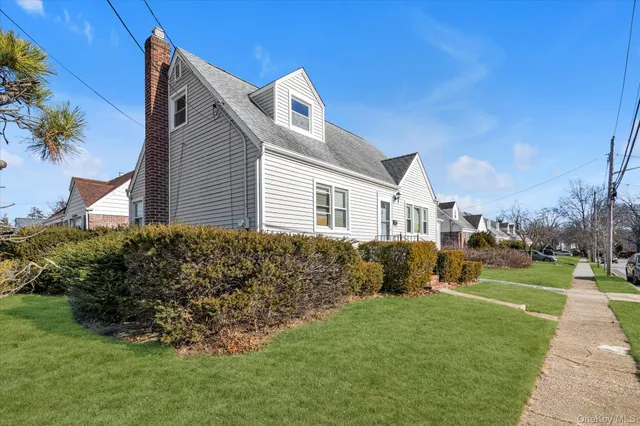 $700,000 | 5 White Street, Valley Stream, NY 11580