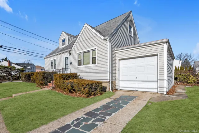 $700,000 | 5 White Street, Valley Stream, NY 11580