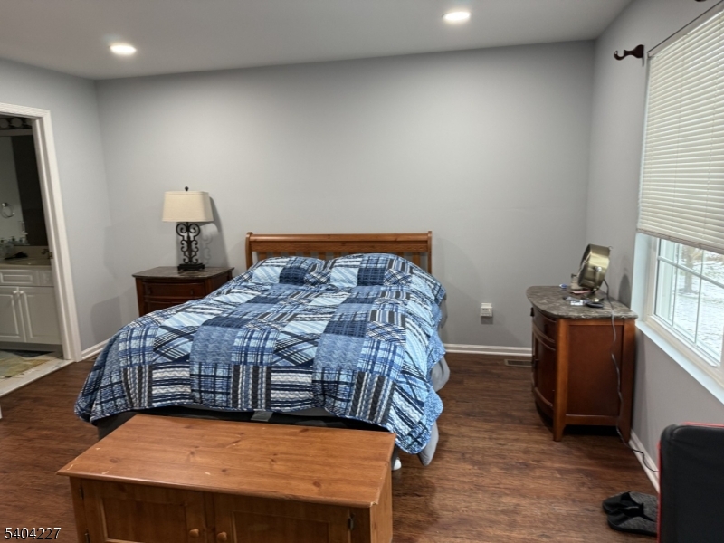 6 Paula Way Berkeley Heights, NJ 07922 - Photo 10 of 14 a bedroom with a bed and a dresser