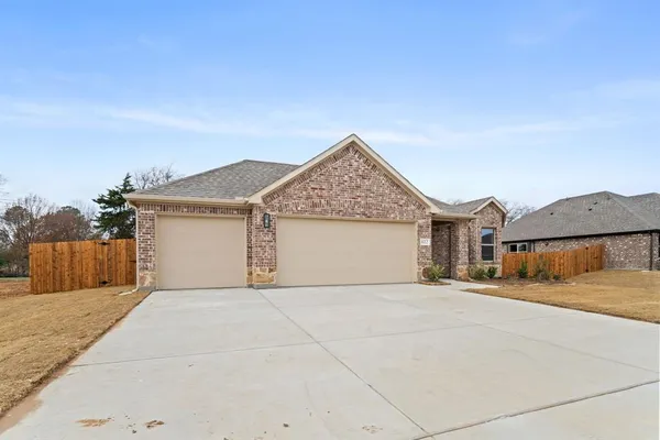 $2,450 | 612 Kyle Drive, Tioga, TX 76271