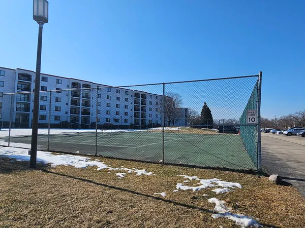 $2,200 | 475 Plum Creek Drive, Unit 505, Wheeling, IL 60090