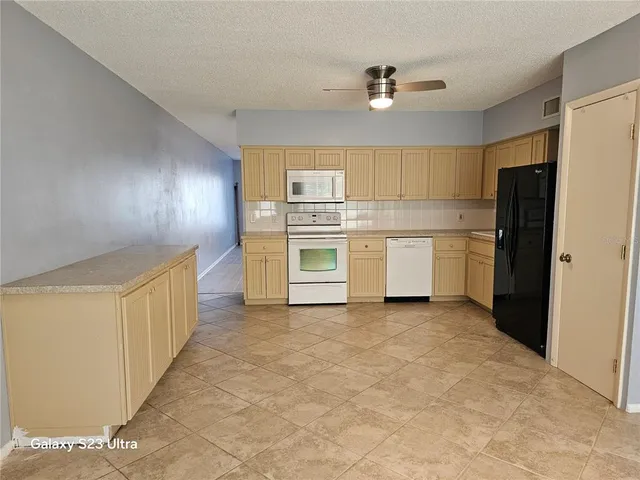 $1,850 | 2263 Americus Boulevard East, Unit 17, Clearwater, FL 33763