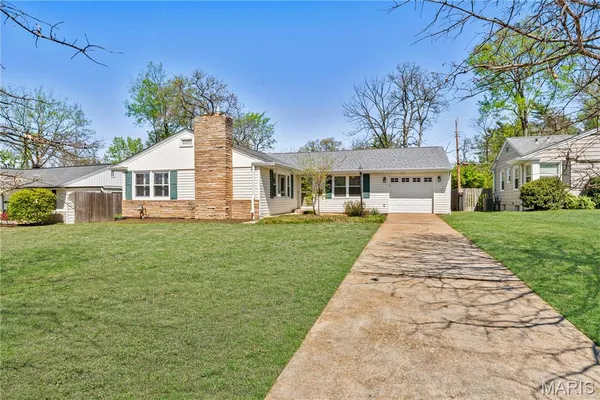 $435,000 | 143 Timbercrest Road, St. Louis, MO 63122