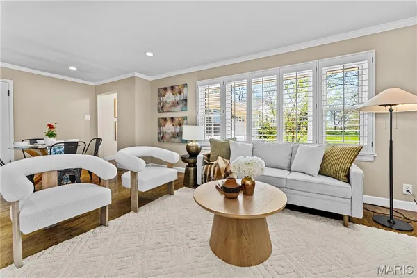 $435,000 | 143 Timbercrest Road, St. Louis, MO 63122