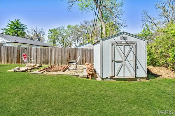$435,000 | 143 Timbercrest Road, St. Louis, MO 63122