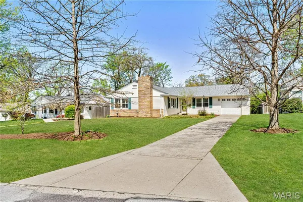 $435,000 | 143 Timbercrest Road, St. Louis, MO 63122