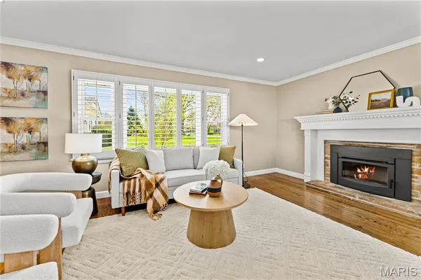 $435,000 | 143 Timbercrest Road, St. Louis, MO 63122
