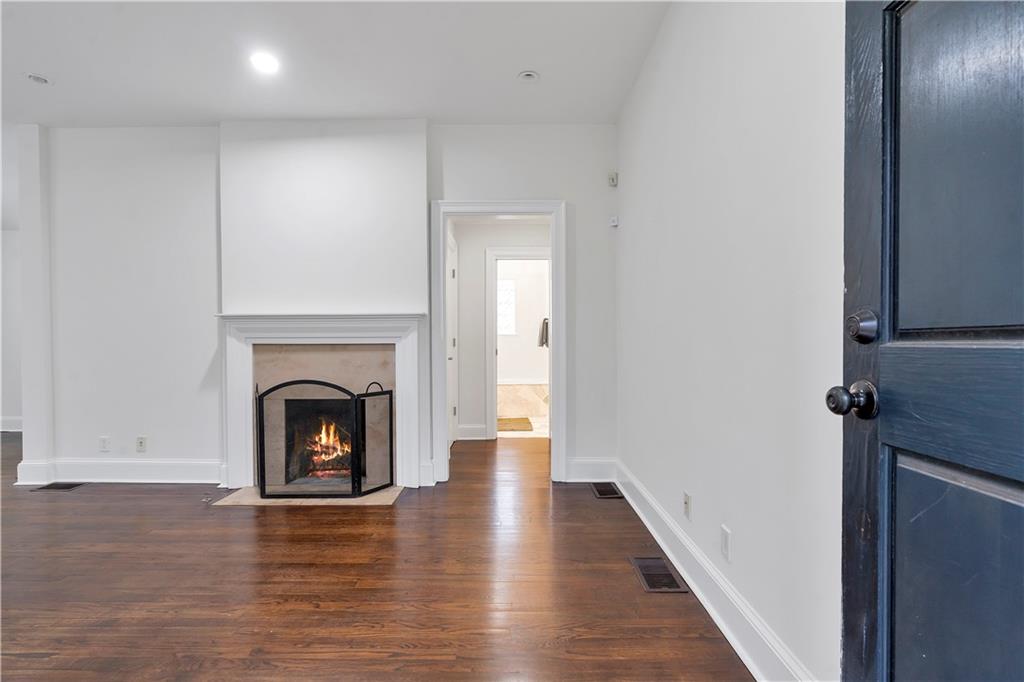 438 Deering Road Northwest Atlanta, GA 30309 - Photo 3 of 28