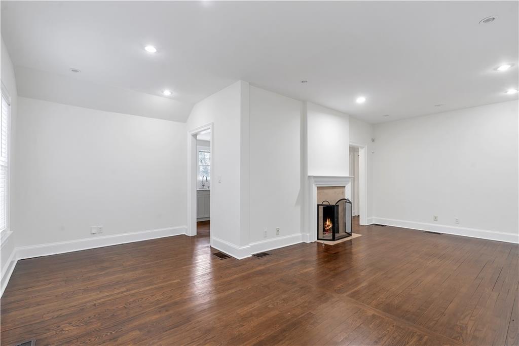 438 Deering Road Northwest Atlanta, GA 30309 - Photo 7 of 28