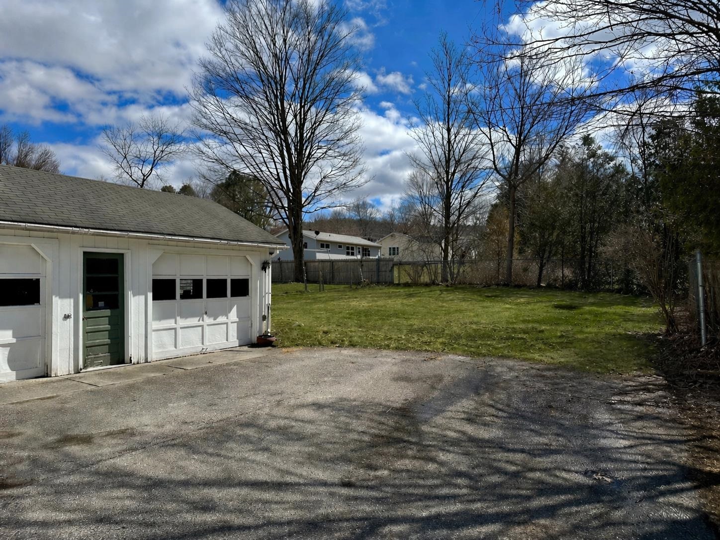 62 Hull Avenue Wallingford, VT 05773 - Photo 5 of 36
