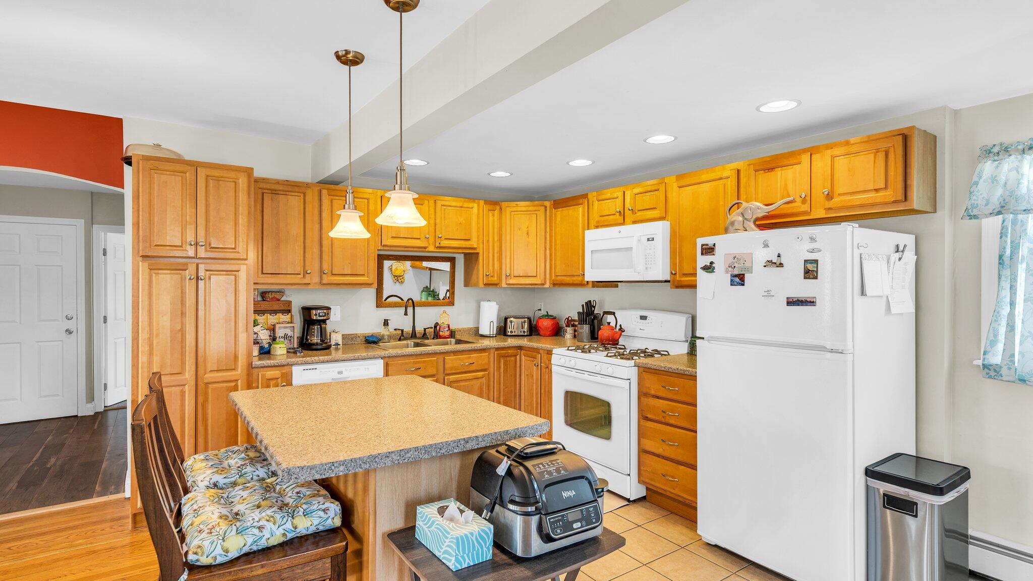 317 Alfred Street, Unit 201 Biddeford, ME 04005 - Photo 3 of 26 26-web-or-mls-DSC02405