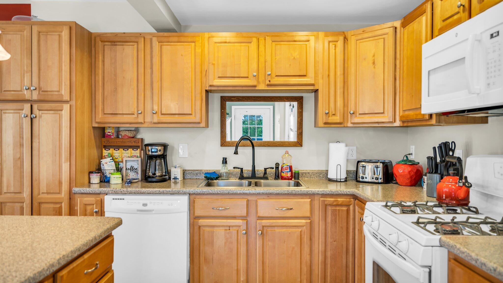 317 Alfred Street, Unit 201 Biddeford, ME 04005 - Photo 4 of 26 29-web-or-mls-DSC02417