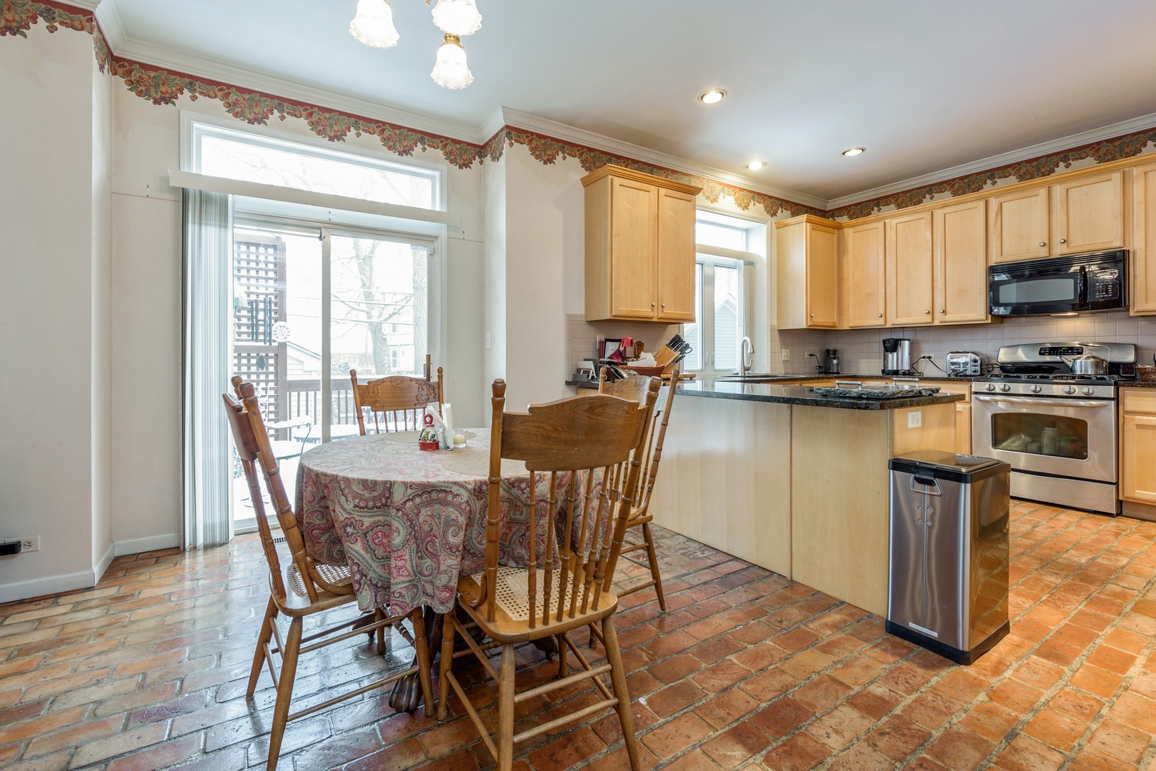 813 Monroe Street Evanston, IL 60202 - Photo 4 of 10