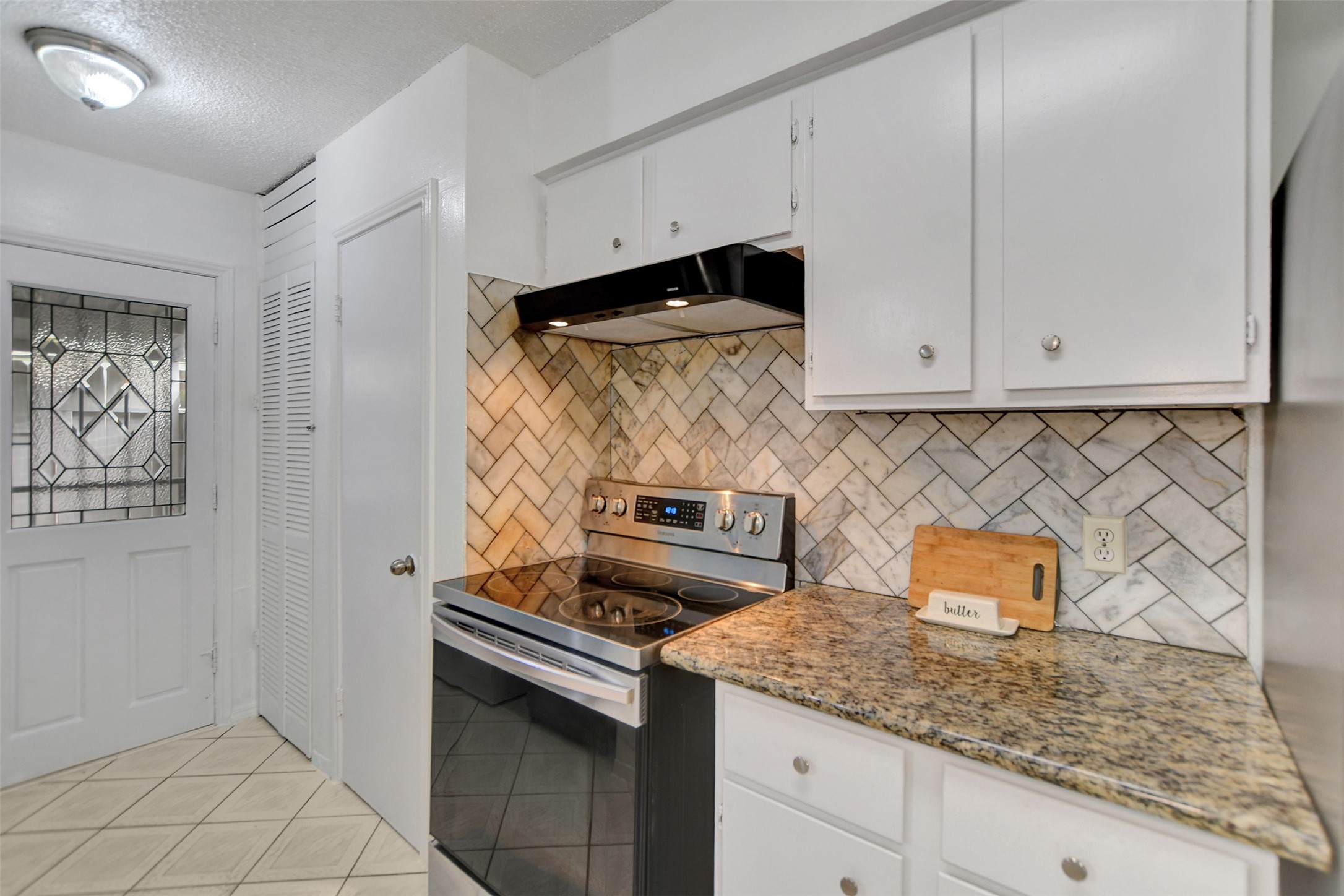 9436 Neuens Road, Unit 9436 Houston, TX 77080 - Photo 8 of 17 beautiful granite countertops and backsplash