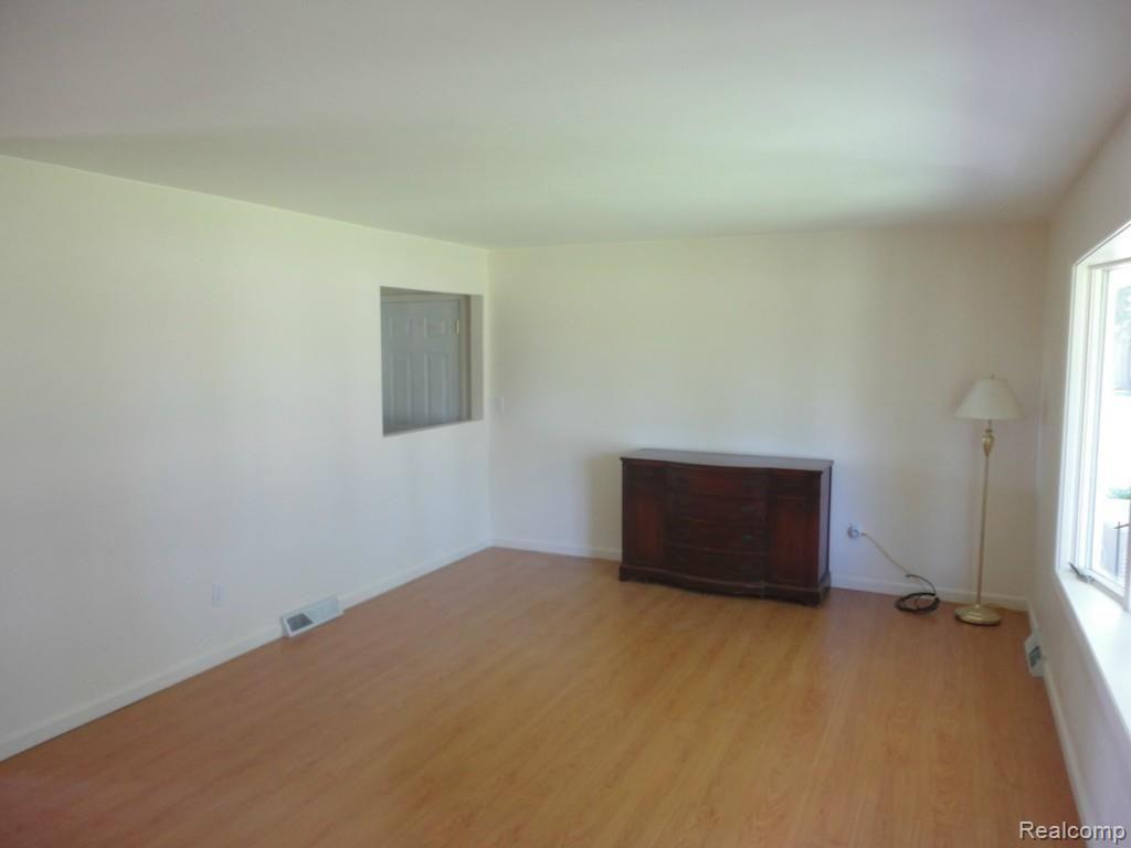 10385 Sharp Road Swartz Creek, MI 48473 - Photo 21 of 29 028.jpg