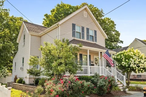a house view with a outdoor space