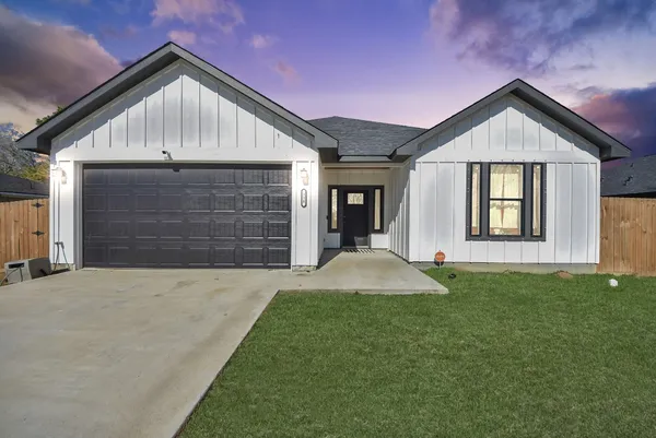 $294,000 | 118 Nelson Lane, Anahuac, TX 77514