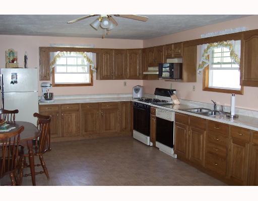 129-162 Garrison Ridge Road New Freeport, PA 15352 - Photo 2 of 8 Kitchen.