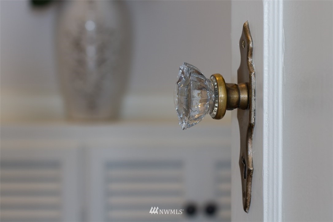 4102 Southwest Kenyon Street Seattle, WA 98136 - Photo 11 of 21 Gallery Image 11