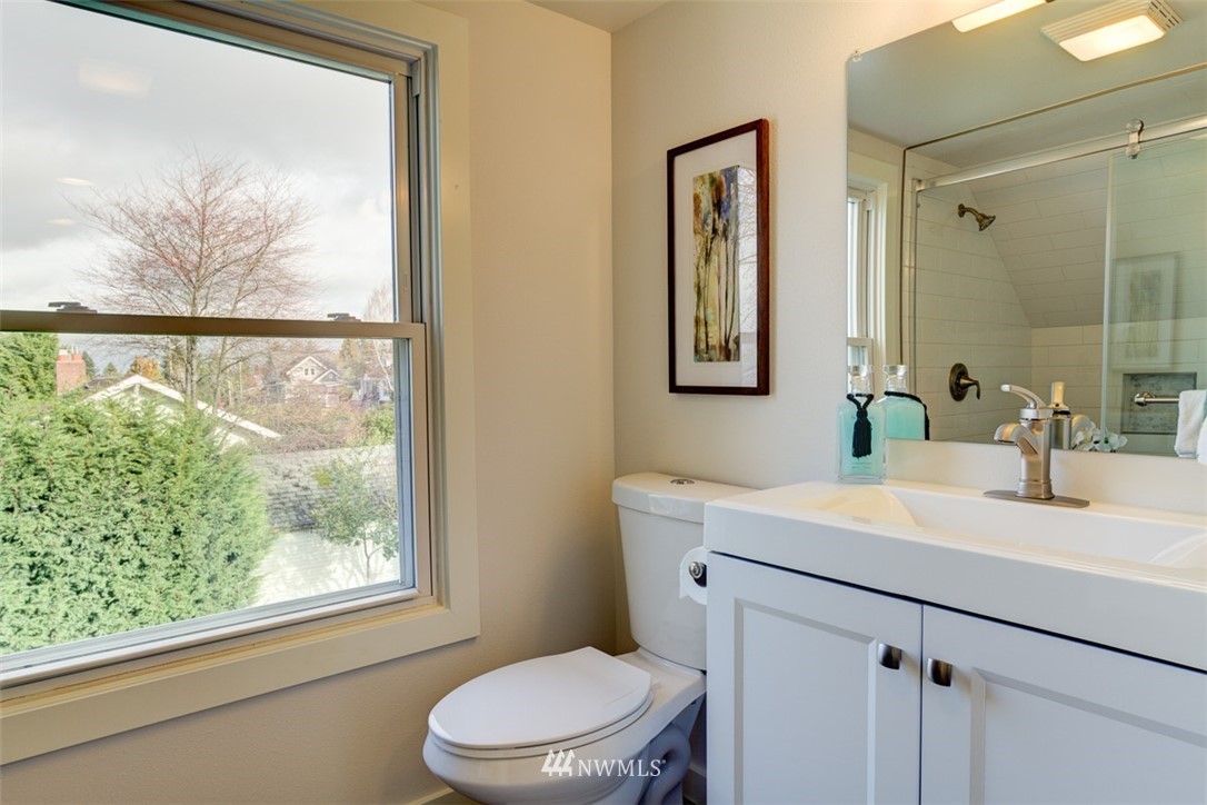 4102 Southwest Kenyon Street Seattle, WA 98136 - Photo 9 of 21 Gallery Image 9