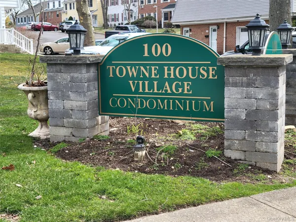 $2,675 | 100 Town House Village, Unit 805, Islandia, NY 11749