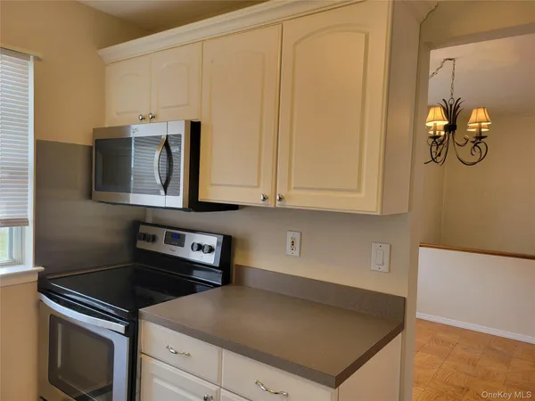 $2,675 | 100 Town House Village, Unit 805, Islandia, NY 11749