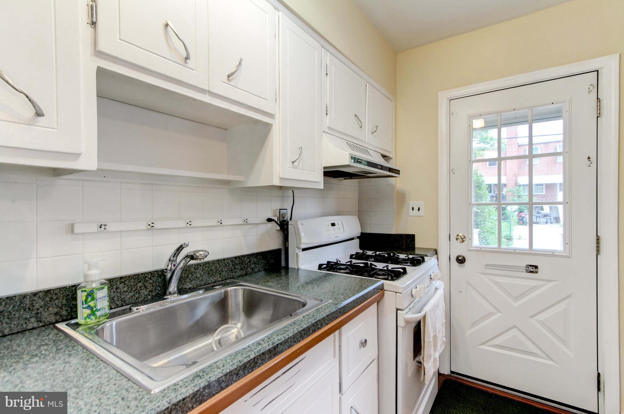 8333 Ridgely Oak Road Baltimore, MD 21234 - Photo 9 of 25 Kitchen