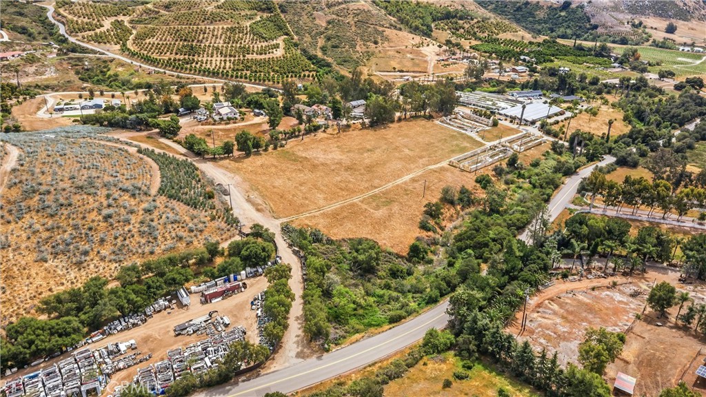 9104 Huntley Road Fallbrook, CA 92028 - Photo 8 of 14 a view of a yard