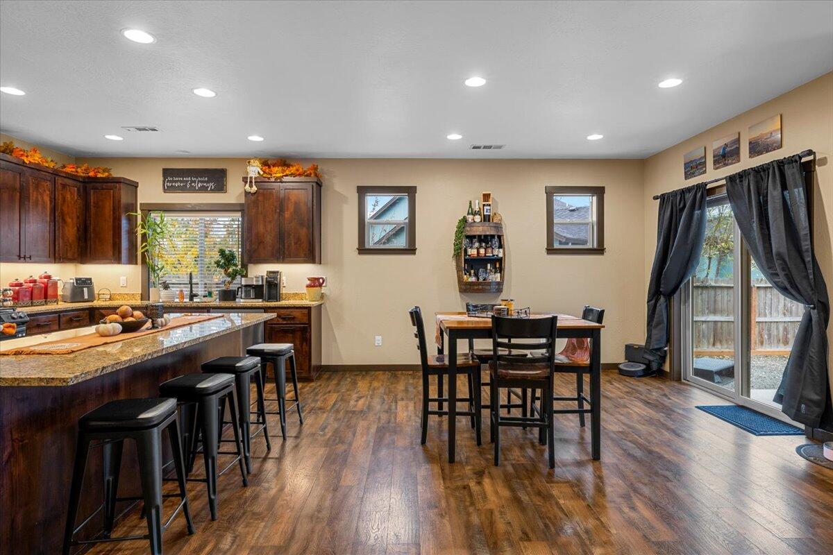 3285 Springbrook Road Medford, OR 97504 - Photo 12 of 46 1