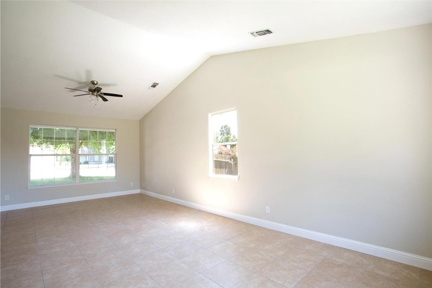 319 West Huntsman Avenue Reedley, CA 93654 - Photo 11 of 38 Gallery Image 11