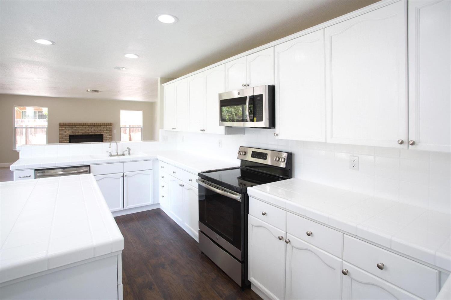 319 West Huntsman Avenue Reedley, CA 93654 - Photo 12 of 38 Gallery Image 12