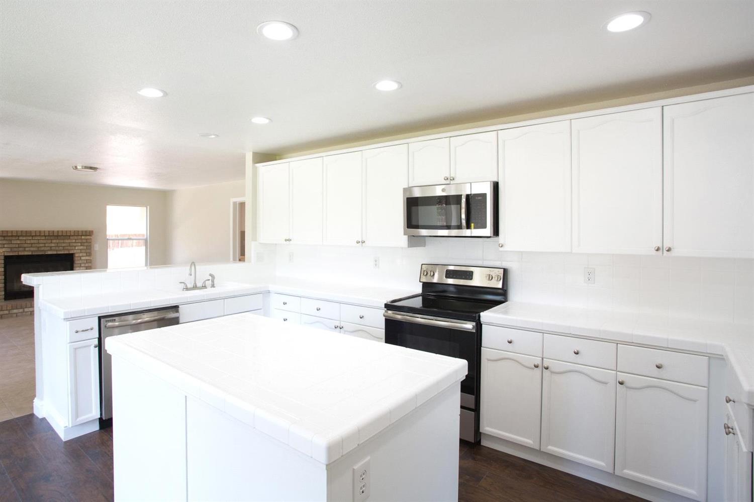 319 West Huntsman Avenue Reedley, CA 93654 - Photo 13 of 38 Gallery Image 13