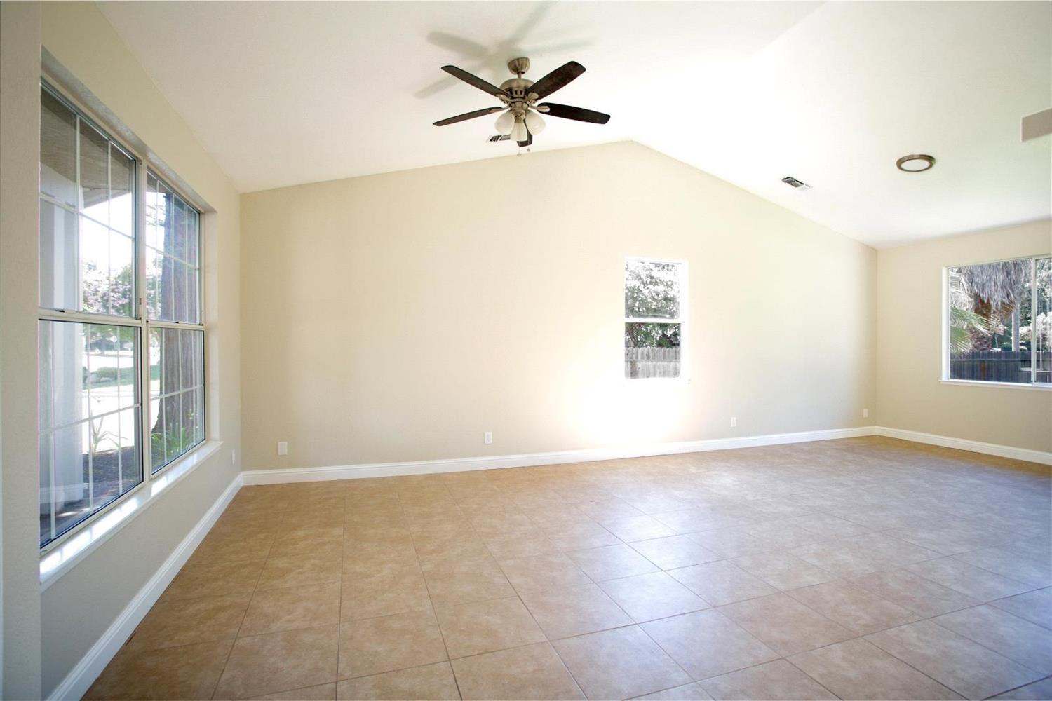 319 West Huntsman Avenue Reedley, CA 93654 - Photo 6 of 38 Gallery Image 6