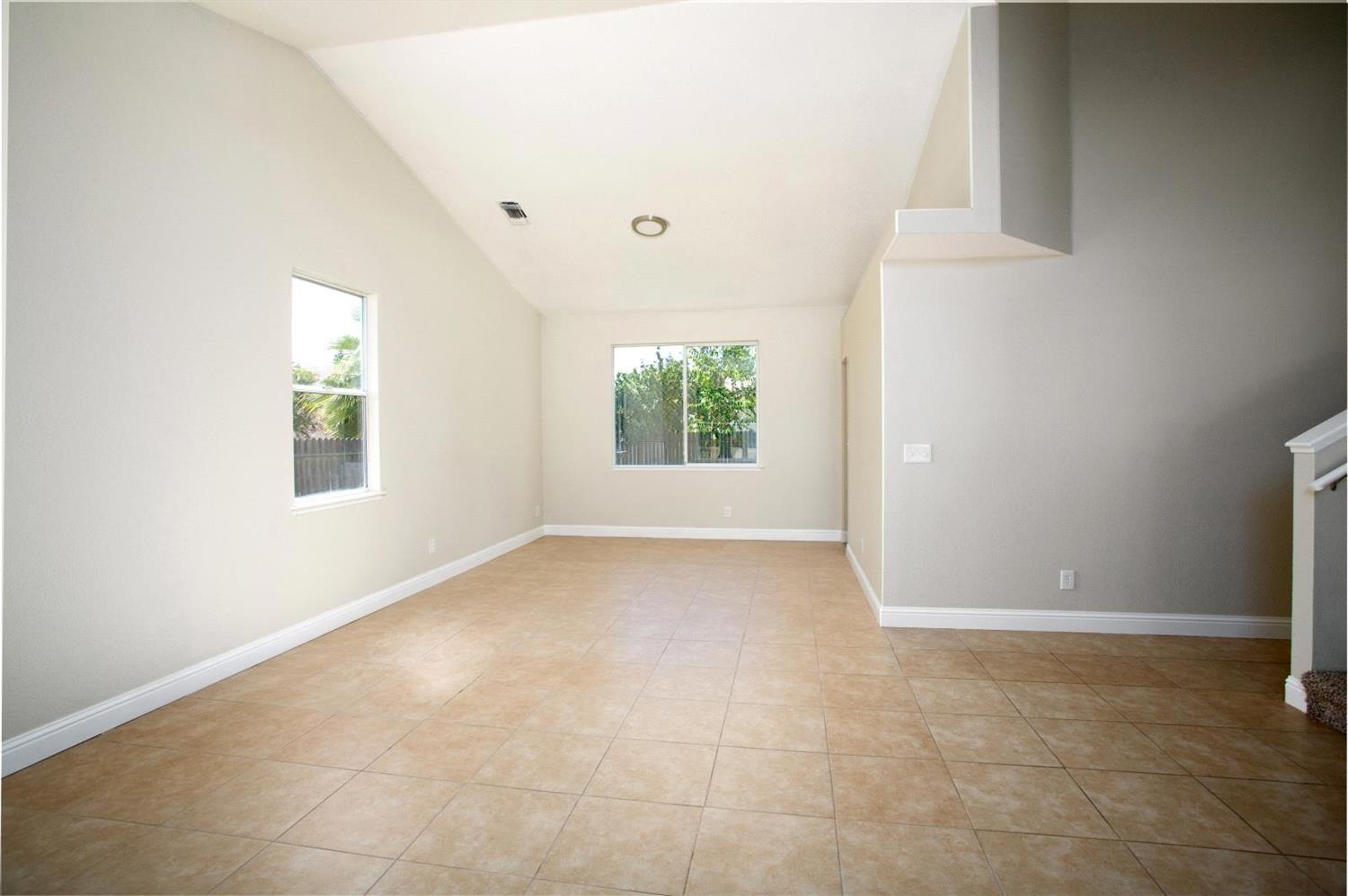 319 West Huntsman Avenue Reedley, CA 93654 - Photo 7 of 38 Gallery Image 7