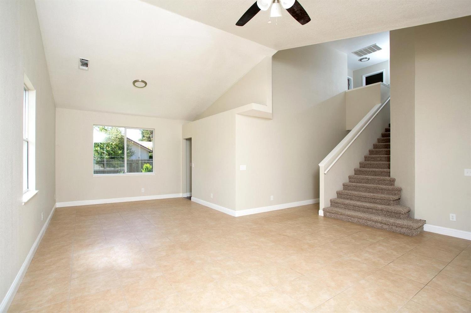 319 West Huntsman Avenue Reedley, CA 93654 - Photo 8 of 38 Gallery Image 8
