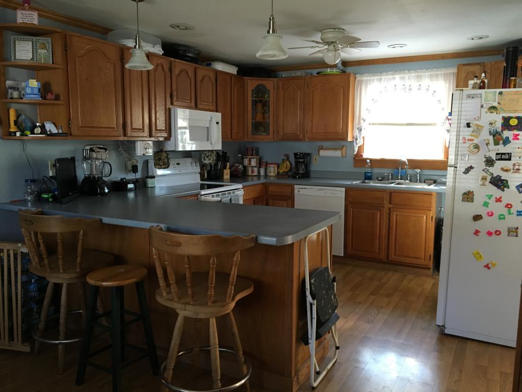 27 Harbour Road Bennington, VT 05201 - Photo 4 of 25