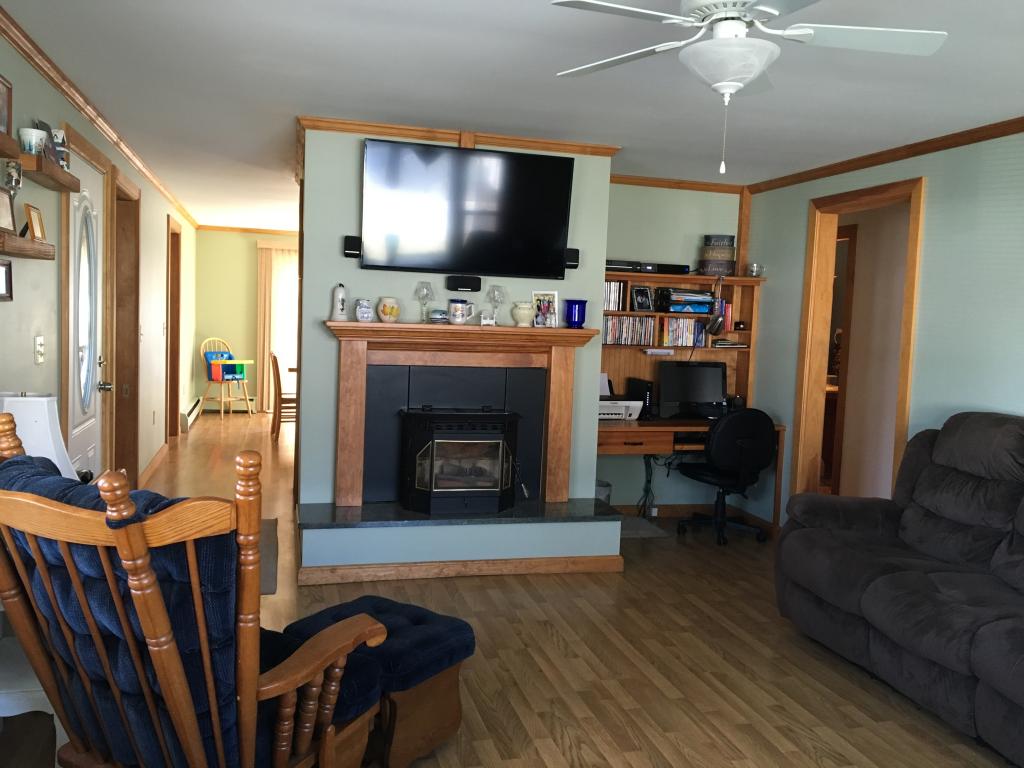 27 Harbour Road Bennington, VT 05201 - Photo 9 of 25