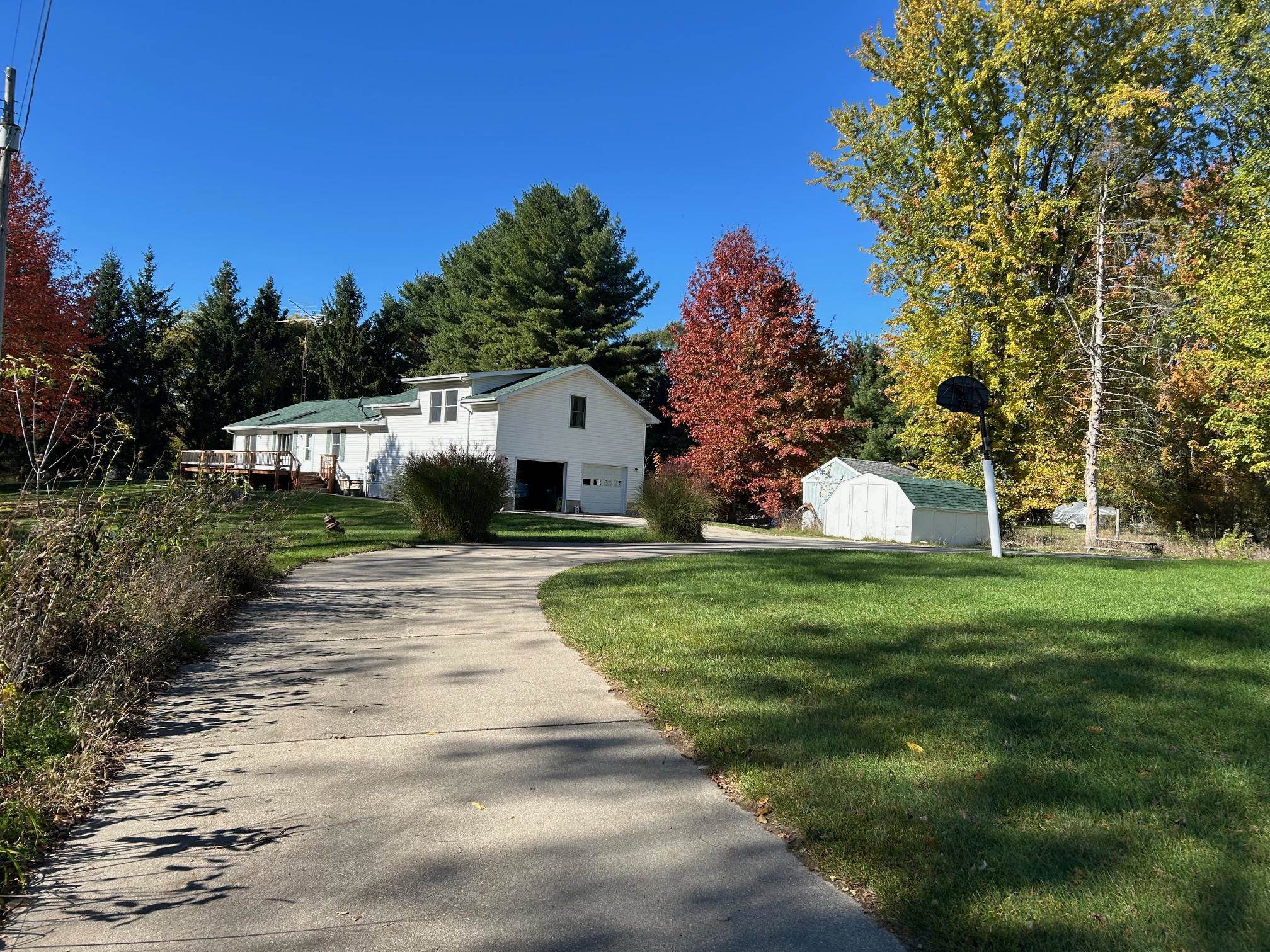320 Williams Street Perry, MI 48872 - Photo 1 of 46 50192807-4bd8f898-de34-45ac-8b38-ee0e10786818.JPG