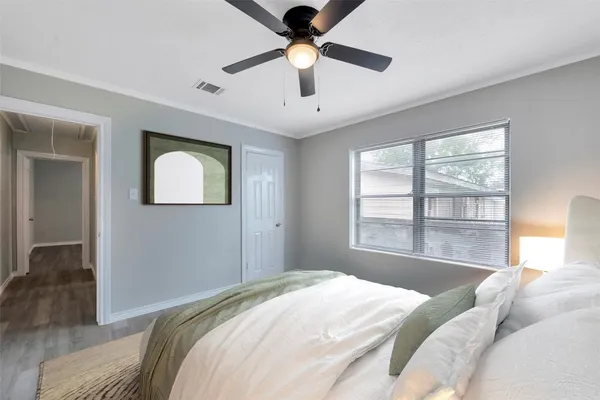 $2,300 | 204 Hafer Avenue, Baytown, TX 77520