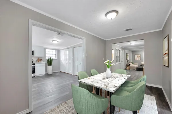 $2,300 | 204 Hafer Avenue, Baytown, TX 77520