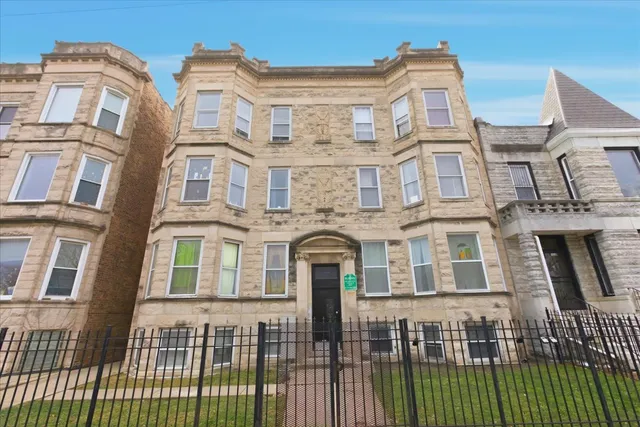 $1,600 | 3133 West Augusta Boulevard, Unit 3E, Chicago, IL 60622