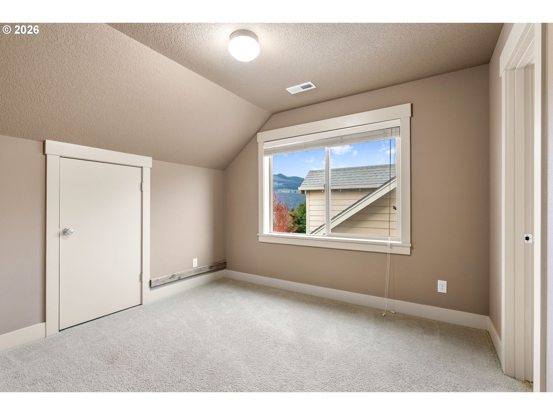 913 Falcon Court Hood River, OR 97031 - Photo 23 of 46 Bedroom