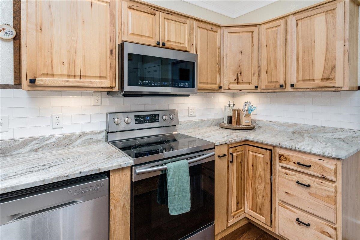 8 Range Road Windham, NH 03087 - Photo 10 of 35