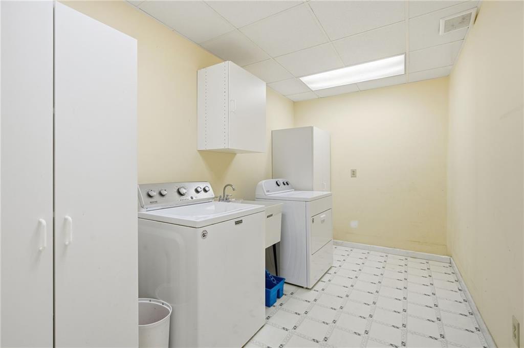 655 Kelley Road Cleveland, GA 30528 - Photo 29 of 41 a bathroom with a sink a toilet and a shower